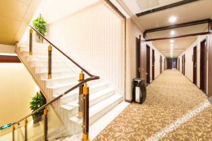 Xinrun Shijia Business Hotel