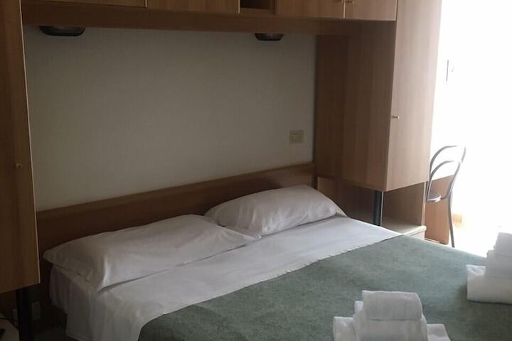 Room 7 of 16