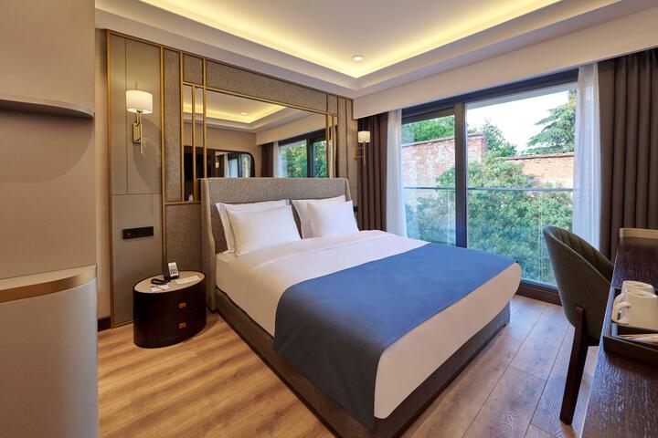 Room 8 of 113
