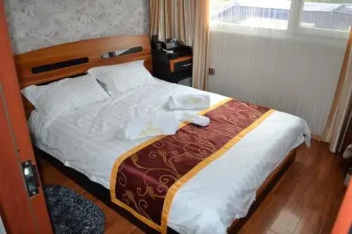 Room 4 of 10