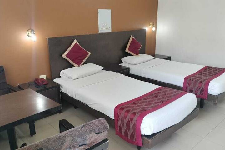 Room 9 of 28