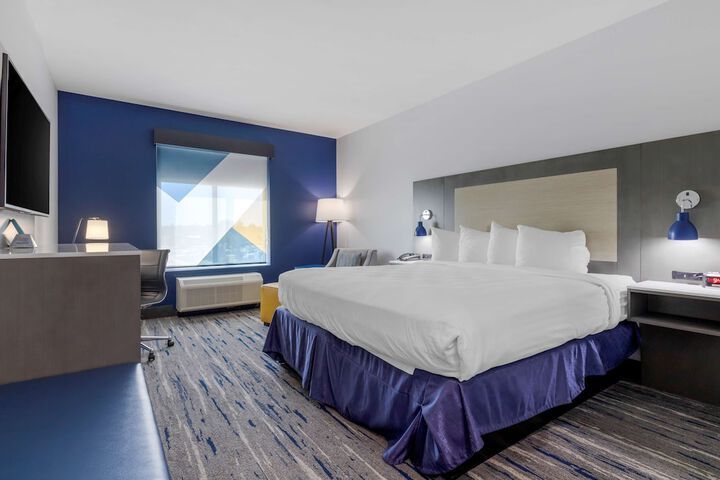 Standard King Bed Accessible (4 of 19)