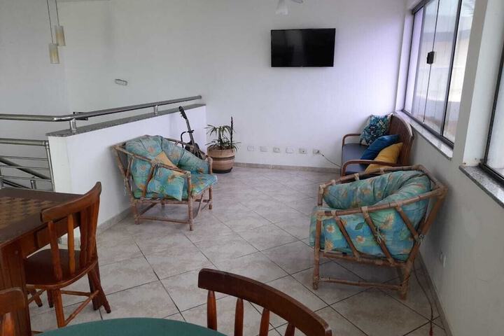 Room 6 of 10
