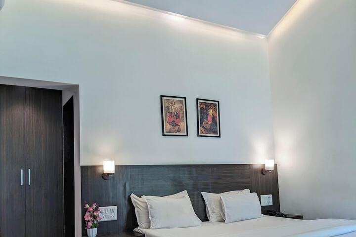 Room 2 of 18
