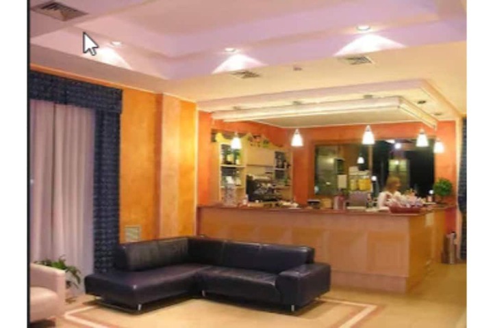 Lounge 16 of 27