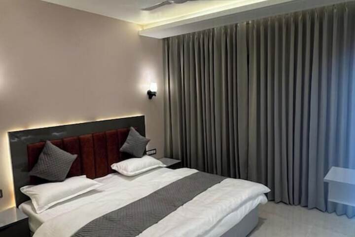 Room 7 of 16