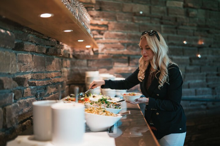 Dining 28 of 36