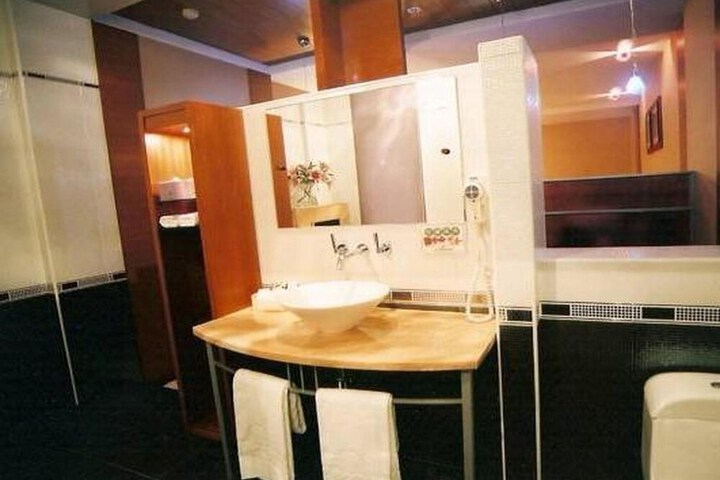 Room 4 of 4
