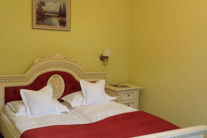 Room 8 of 39
