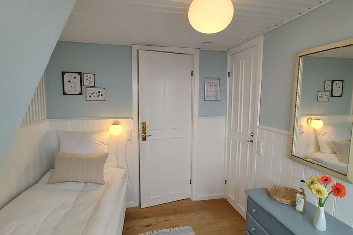 Room 4 of 51