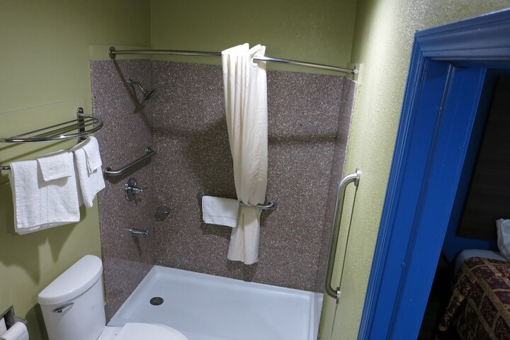1 King Bed (5 of 6)
