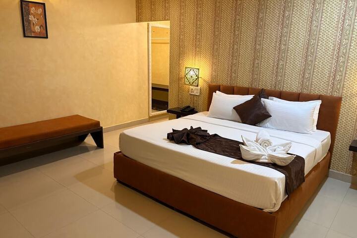 Room 4 of 20