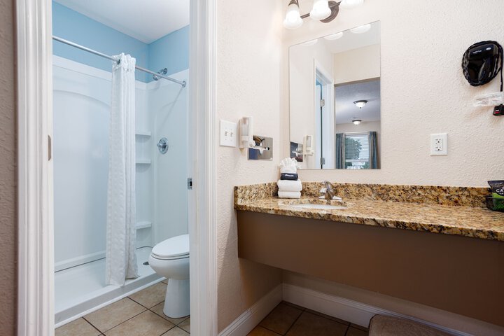 2 Queen Beds Accessible (3 of 16)
