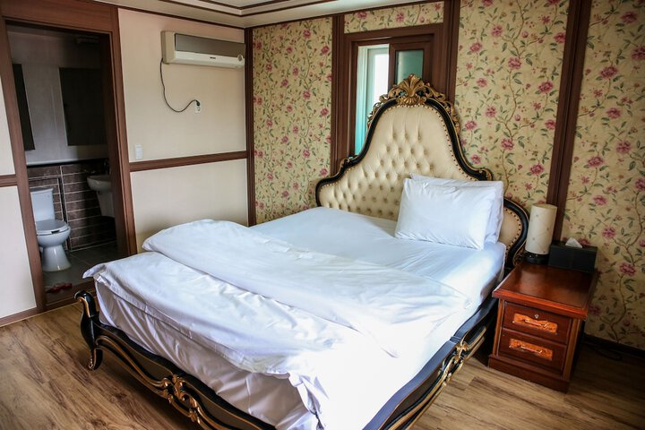 Room 21 of 39