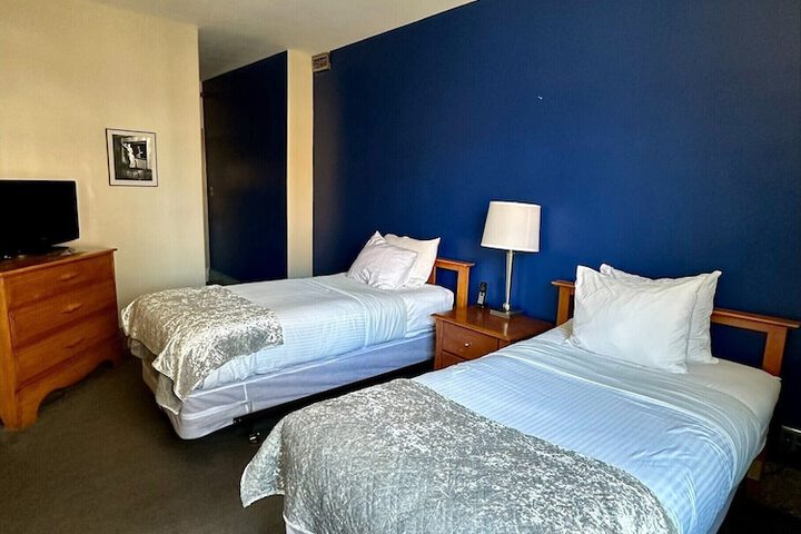 Interior Economy Queen Bed Pet Friendly (2 of 47)