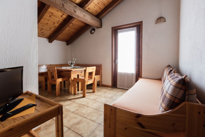 Room 2 of 39