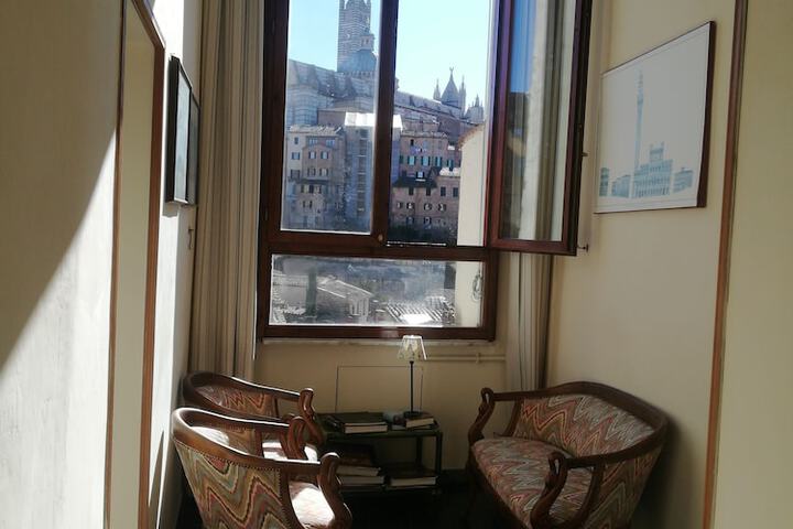 Room 6 of 18