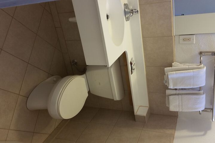 Room 14 of 14
