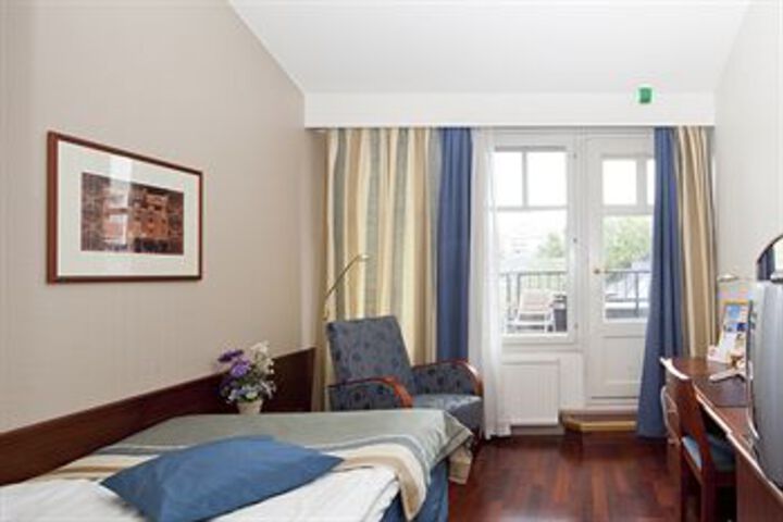 Room 9 of 23