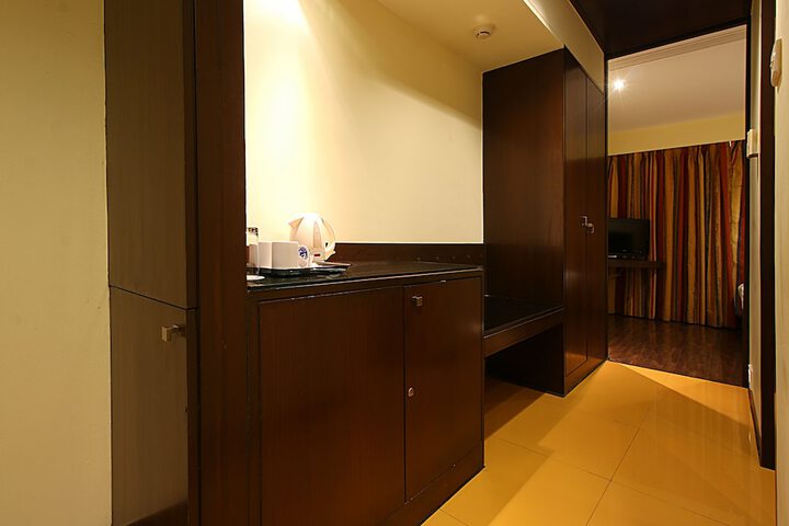 Room 25 of 51