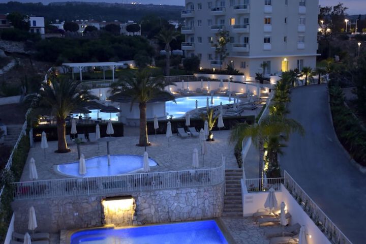 Hotel Pool