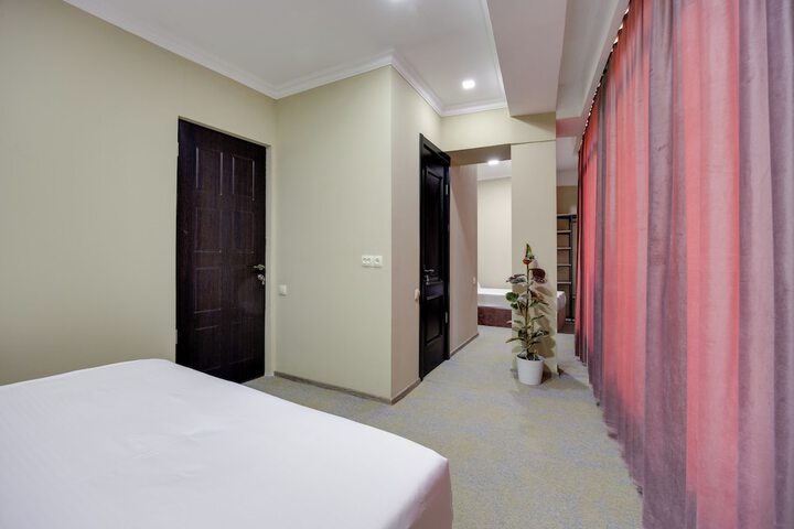 Room 6 of 23