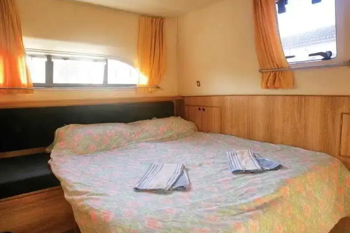 Room 3 of 10