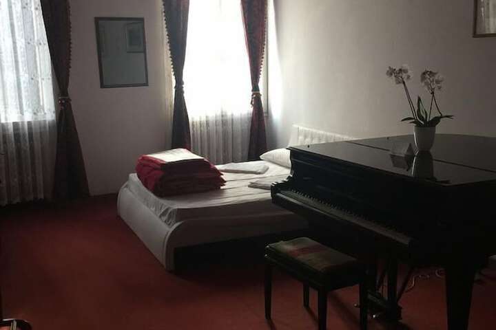 Room 3 of 5