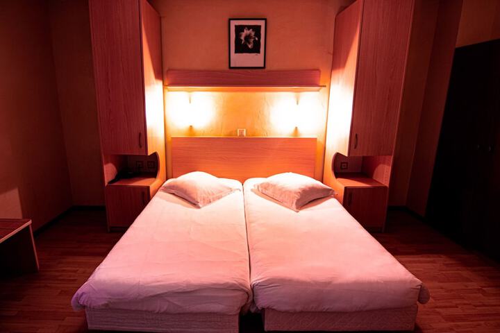 Room 4 of 28