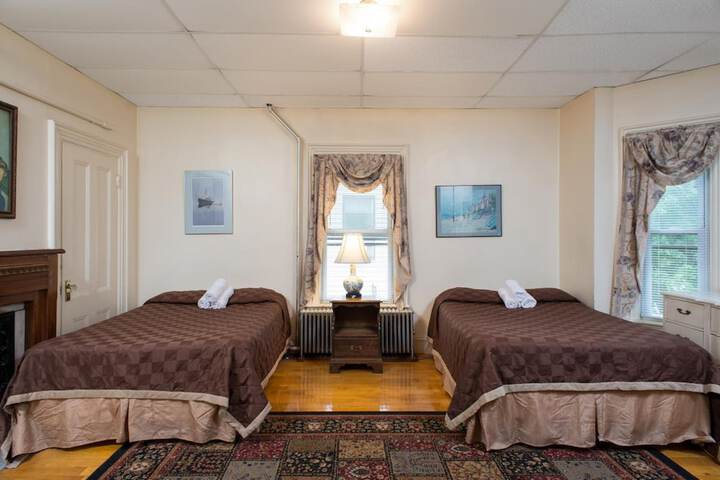 Room 13 of 30