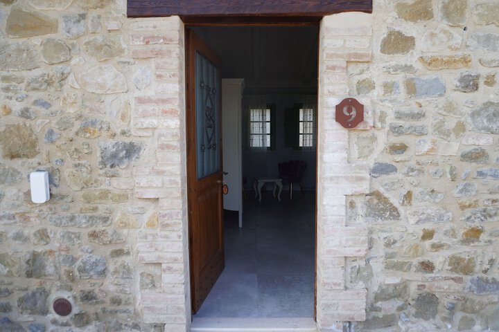 Room 2 of 72