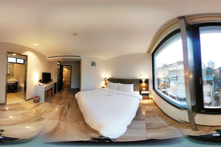 Room 28 of 53