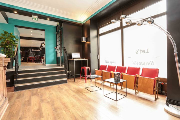 Entrance & Lobby