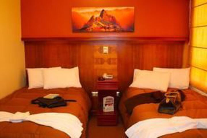Room 7 of 12