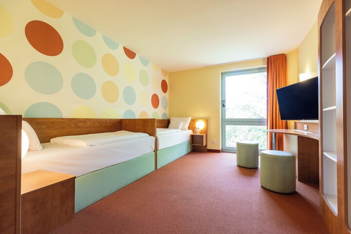 Room 25 of 154