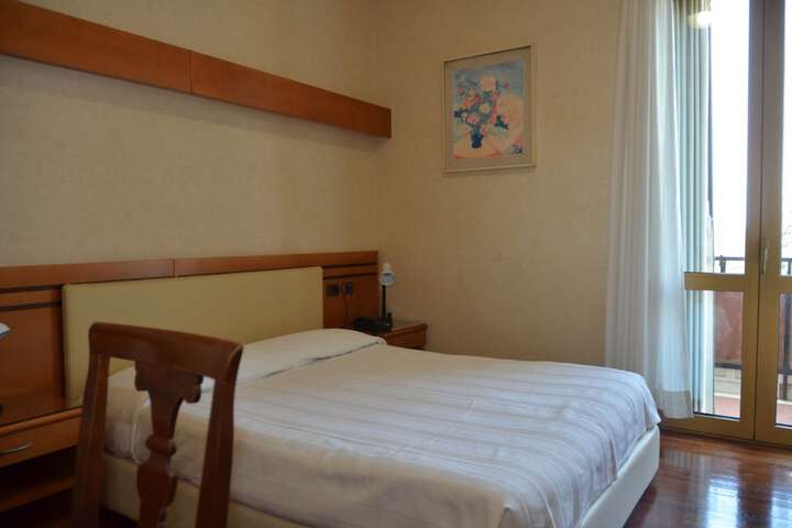 Room 9 of 70