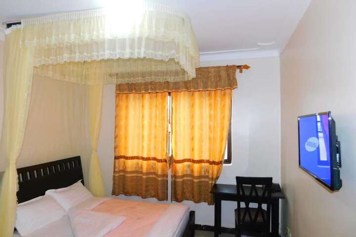 Room 8 of 23