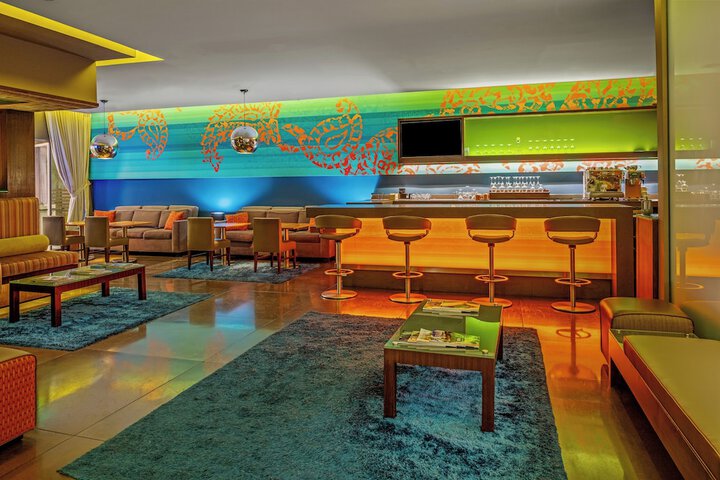 Lounge 54 of 71
