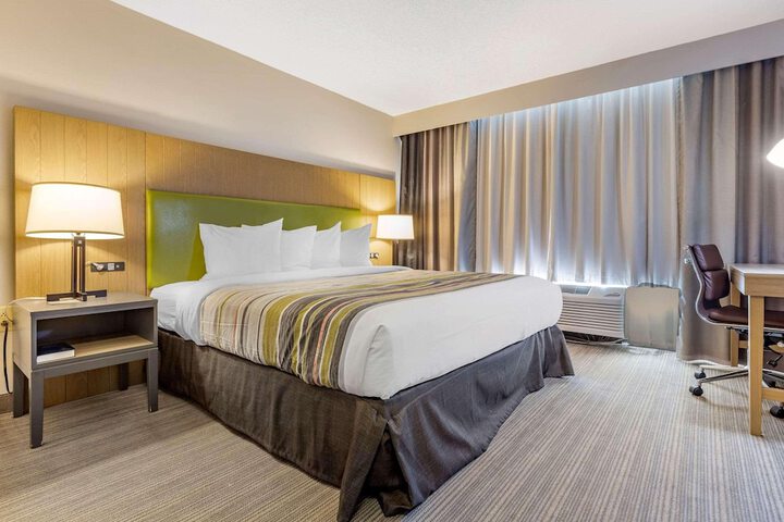 1 King Bed (1 of 11)