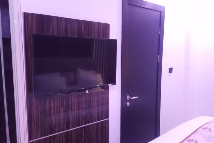 Room 35 of 104
