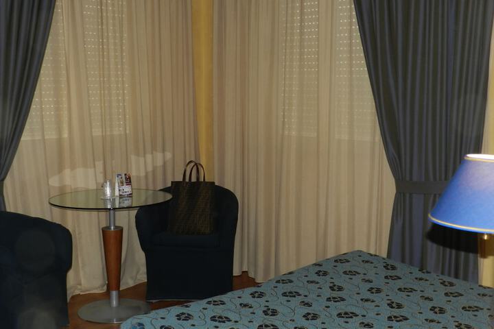 Room 7 of 33