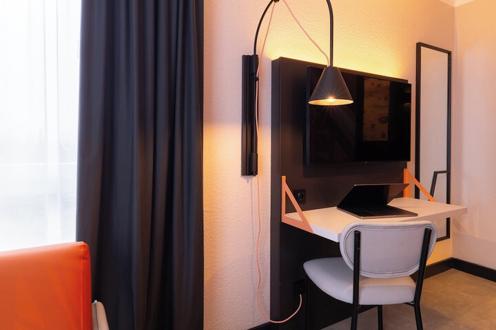 Room 25 of 110