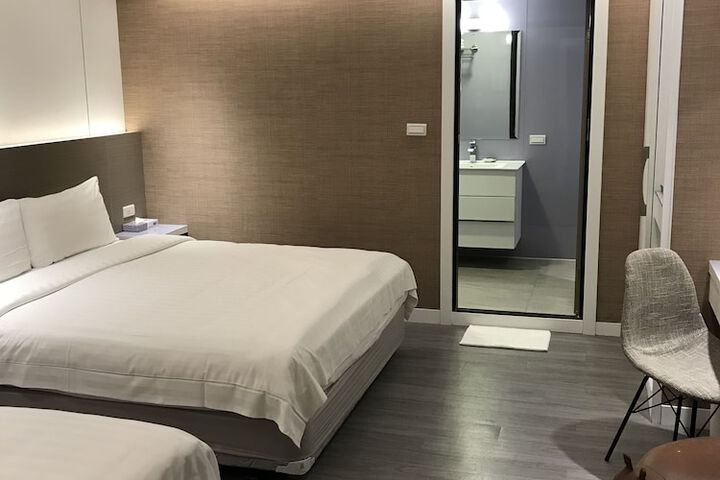 Room 11 of 40