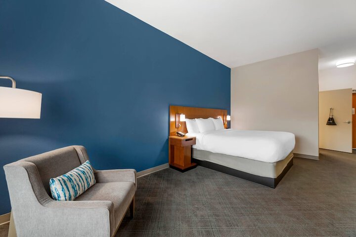 Room 25 of 53