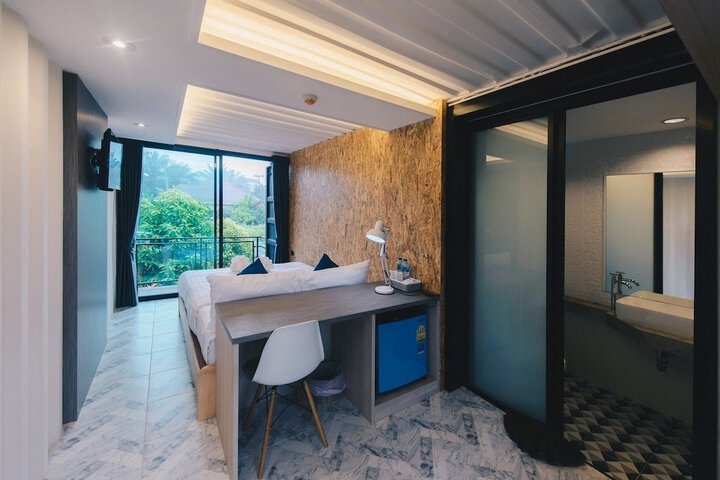 Room 2 of 20