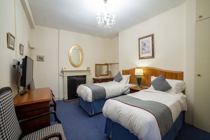 Room 16 of 43