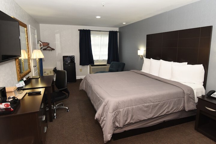 1 King Bed (19 of 33)