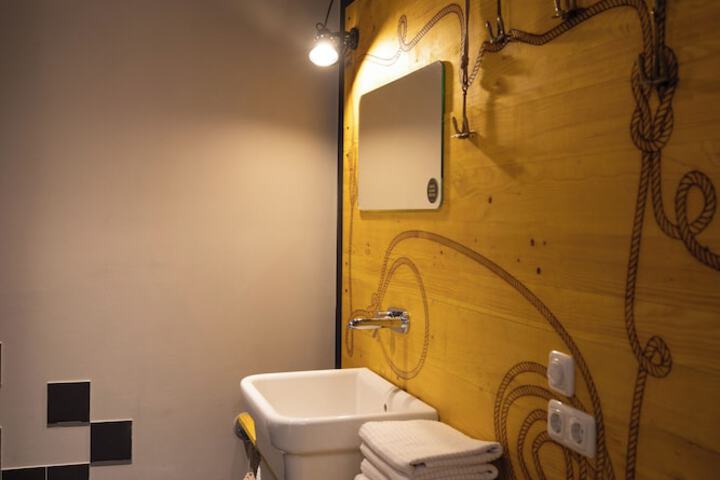 Room 64 of 75
