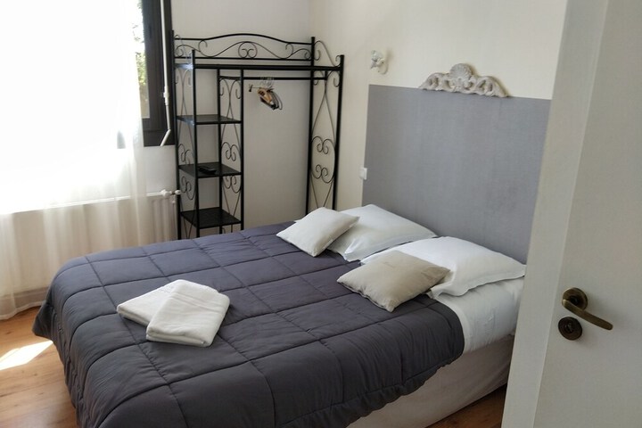Room 3 of 65