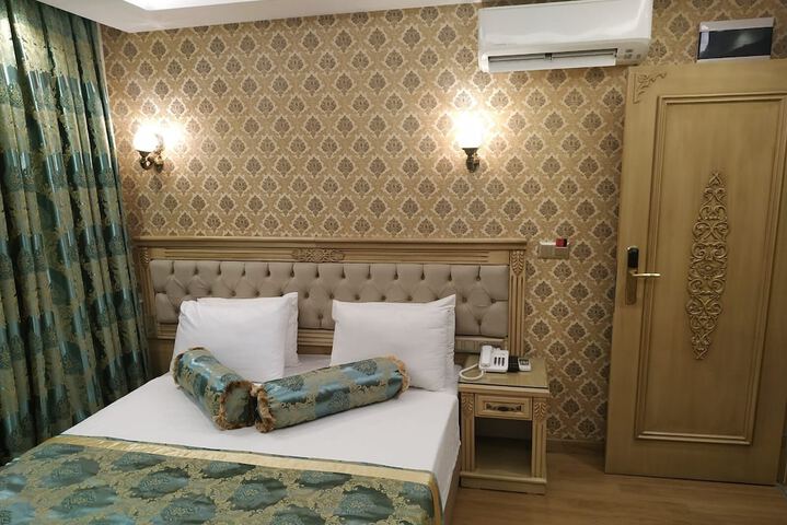 Room 32 of 67